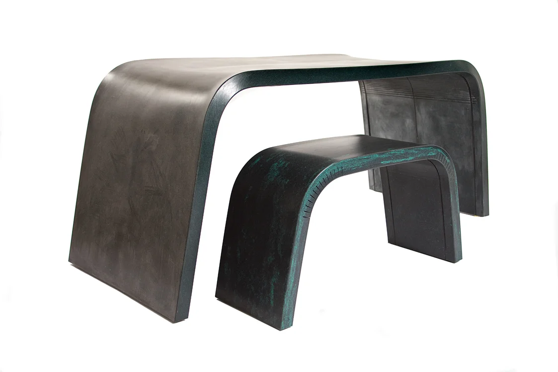 Tisch und Bank BENDED aus recyceltem Kunststoff vom Designer Livius Haerer von STUDIOLIVIUS Berlin